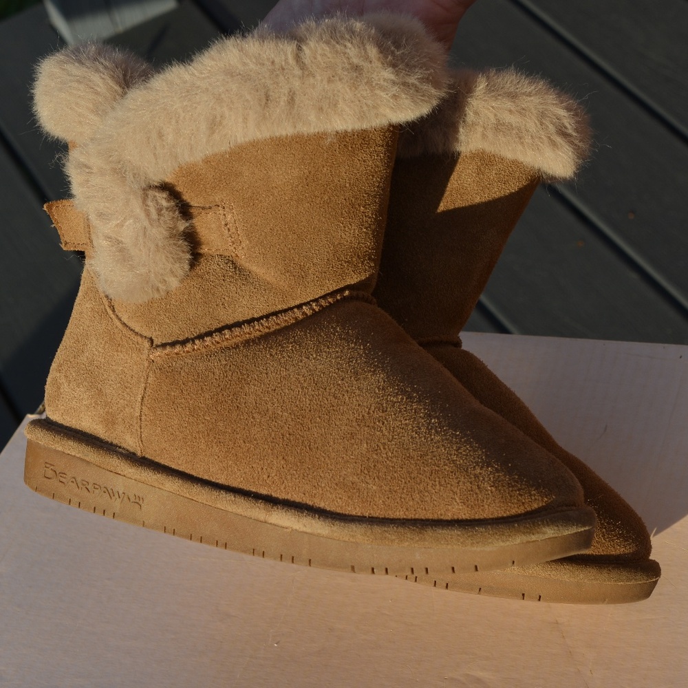 BearPaw Youth Size 5 Betsey Chestnut Suede Boots Used
